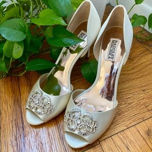 Badgley Mischka bridal cream peep-toe pumps